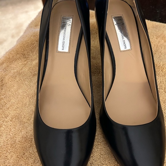 Black pumps - Picture 2 of 8